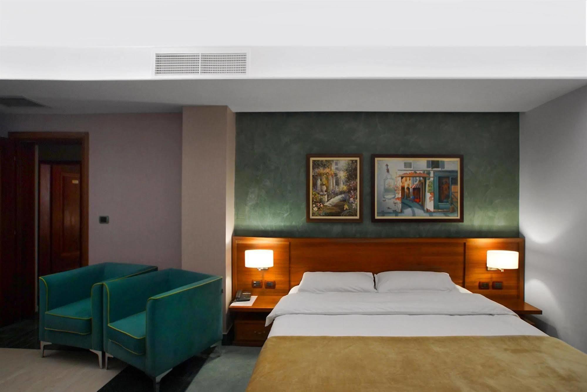 Nov Hotel Tirana Exterior photo