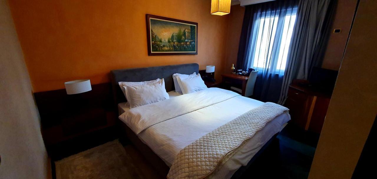 Nov Hotel Tirana Exterior photo